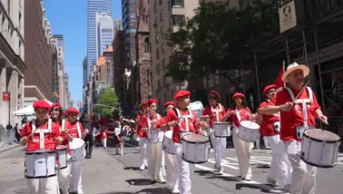43. Türk Günü Yürüyüşü New York’ta coşkuyla düzenlendi