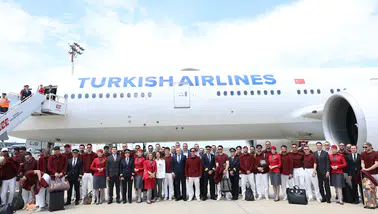 Bakan Bak, A Milli Takım’ı Dünya Kupası yolculuğuna uğurladı