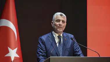 Bakan Bolat: “Otomotiv sektörü Türkiye’nin imalat sanayisinin dünya arenasındaki yüz akı”