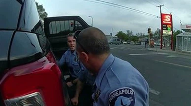 George Floyd'a polis şiddeti kamerada! Yeni görüntüler ortaya çıktı.