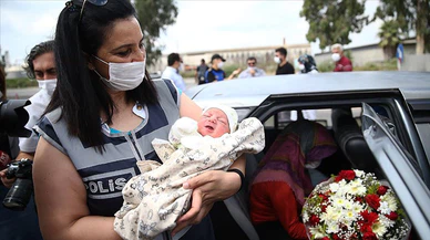 Hamile kadın uygulama noktasında doğum yaptı