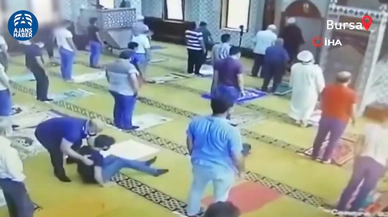 Namaz sırasında baygınlık geçiren genci böyle yakaladı