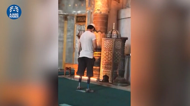 Ayasofya Camii'nde protez ayaklarıyla namaz kılan genç duygulandırdı