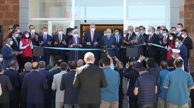 Erdoğan, Ahlat Gençlik Merkezi'nin açılışını gerçekleştirdi