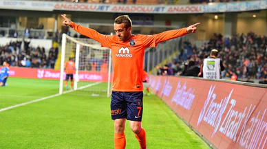 Medipol Başakşehir'in yeni sezon formaları tanıtıldı