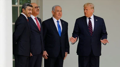 İran, İsrail'le normalleşme anlaşması için "Trump'ın sirkinde oynadılar" dedi.