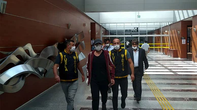 Halil Sezai'nin elindeki detaya dikkat