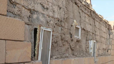 Niğde'deki depremde 17'si ağır, 126'sı hafif 143 ev hasar gördü