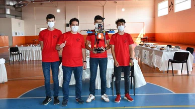 Sivaslı genç yetenekler geliştirdikleri İHA ile TEKNOFEST'te Türkiye birincisi oldu