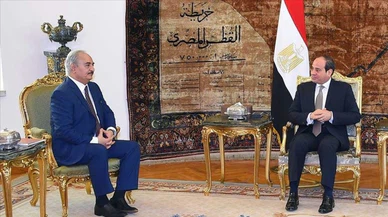 Sisi, Kahire'de Hafter ve Akile Salih ile bir araya geldi