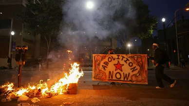 Louisville sokaklarında protestolar şiddetlendi: 2 polis vuruldu, FBI devreye girdi