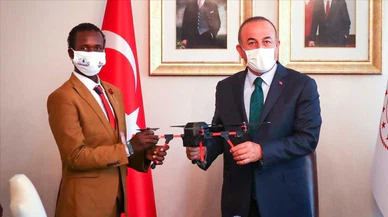 Somalili genç yetenek Abdi, Dışişleri Bakanı Çavuşoğlu'nun desteğiyle Türkiye'de eğitim alacak