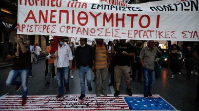 Yunanistan'da göstericiler, Pompeo'nun ülkeyi ziyaretini protesto etti, ABD bayrağını yaktı