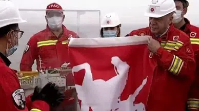 Başkan Erdoğan'a sancak hediyesi