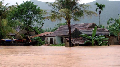 Vietnam'da aşırı yağışların yol açtığı afetlerde ölenlerin sayısı 130'a çıktı