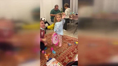 Enkazdan 91 saat sonra çıkarılan Ayda taburcu edildikten sonra ilk kez görüntülendi