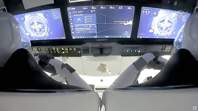 Astronotları taşıyan SpaceX mekiği Uluslararası Uzay İstasyonuna ulaştı