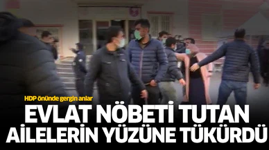 Evlat nöbeti tutan ailelerin yüzüne tükürdü