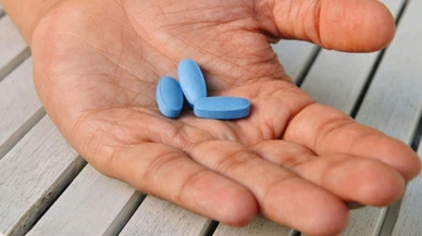 Bilim Kurulu Üyesi Akın'dan Covid-19 aşısı öncesi ağrı kesici uyarısı