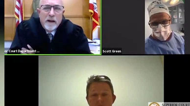 ABD'de doktor, ameliyat yaparken online mahkemeye katıldı