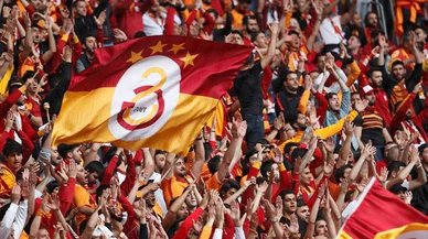 Galatasaraylı taraftarlar Cüneyt Çakır'ın UEFA lisansının iptal edilmesini istiyor