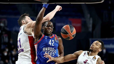 Anadolu Efes'ten farklı galibiyet!