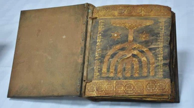 2500 yıllık altın işlemeli Tevrat ele geçirildi