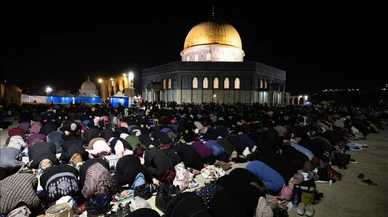 Kadir Gecesi'nde 280 bin Müslüman Mescid-i Aksa'da ibadet etti