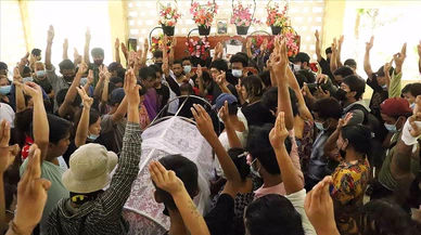 Myanmar'da darbe karşıtlarına saldıran güvenlik güçleri 25 kişiyi öldürdü