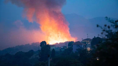 Yunanistan’da orman yangınları kontrol altına alınamıyor! Atina-Selanik yolu trafiğe kapatıldı