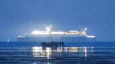 Fransız polisi, Birleşik Krallık'a gitmek isteyen göçmenlere plastik mermiyle saldırdı