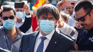 İtalyan mahkemesi, Puigdemont'un İspanya'ya iadesiyle ilgili kararını askıya aldı