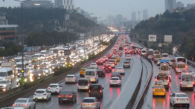 İstanbul haftaya yoğun trafikle başladı