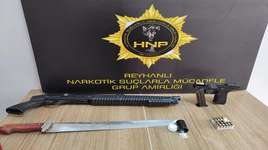 Hatay'da şüphe üzerine durdurulan otomobilde silah ve uyuşturucu bulundu