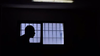 Avukata bıçaklı saldırı girişiminde bulunan kişiye ev hapsi cezası