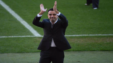 Barcelona, büyük beklentilerle getirilen Xavi Hernandez'i tanıttı