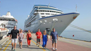 Kuşadası'na 2022 yılında 650 dev gemiyle 750 bin turist gelecek
