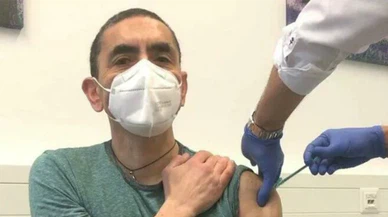 Uğur Şahin’den 'aşı olmadı' iddialarına fotoğraflı yanıt