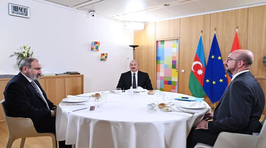 Aliyev ve Paşinyan, Michel ile üçlü görüşmede bir araya geldi