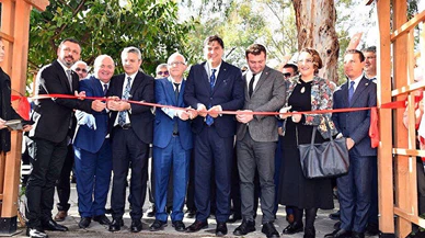 Fethiye Belediyesi Türkan Saylan heykeli açtı