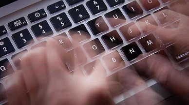 Yanlış tuşa bastı, yüz binlerce dolar kaybetti!