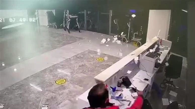 Sultangazi'de taşla girdiği hastanede dehşet saçtı