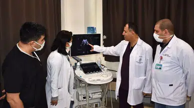 Bacağı gelişmeyen bebek anne karnında lazerle ameliyat edildi