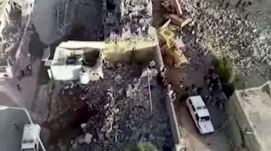 Yemen'in kuzeyindeki hapishaneye düzenlenen hava saldırısında onlarca kişi öldü