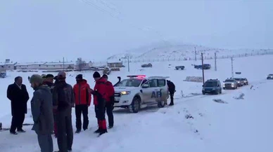 Erzurum'da çığ altında kalan 2 kişi için kurtarma çalışması başlatıldı