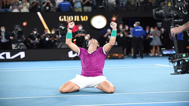 Avustralya Açık'ta Medvedev'i yenen Nadal'dan tarihi şampiyonluk