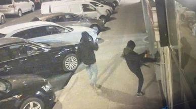 Avusturya'da Türklere ait iki camiye terör örgütü yandaşlarınca saldırı düzenlendi