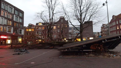 Hollanda’da Eunice Fırtınası hayatı olumsuz etkiliyor