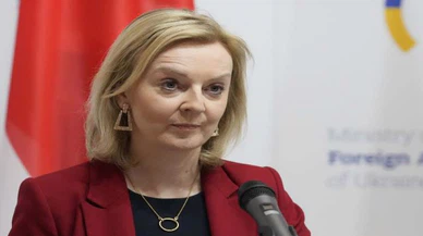 İngiliz Bakanın, izahat için çağırdığı Rus büyükelçisini odasından kovduğu iddiası