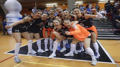 Eczacıbaşı Dynavit Kadın Voleybol Takımı, CEV Kupası finalinde şampiyon oldu